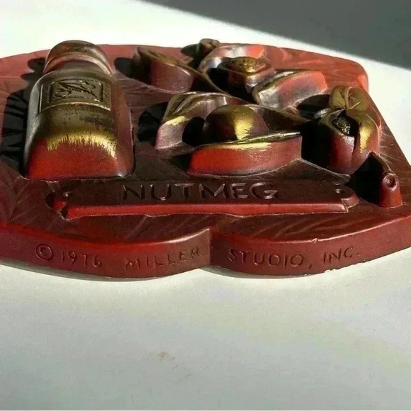 1976 Miller Studio  chalkware Nutmeg wall hanging with faux metallic paint - Picture 2 of 5